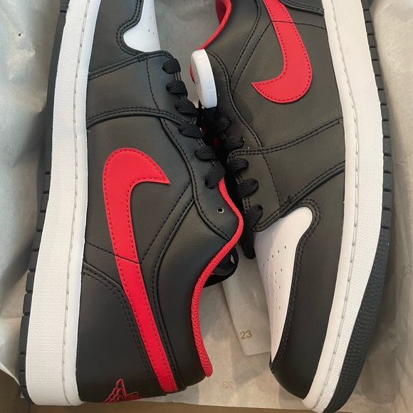 New with Box. Mens Air Jordan 1’s Low Size 11 - Picture 1 of 14